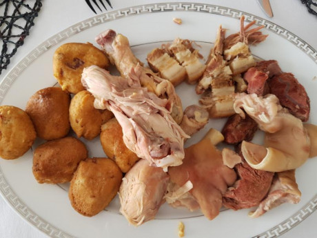 Hoy para comer acelgas hervidas y chuletón de vaca gallega vieja con seis semanas de maduración en cámara 90