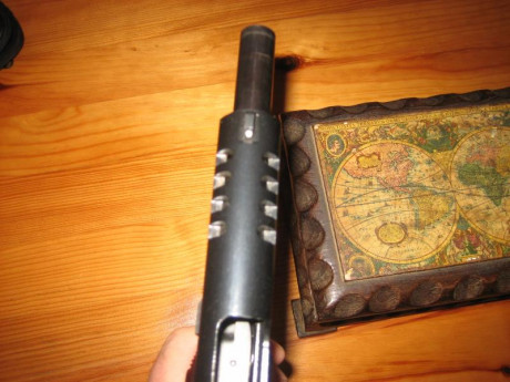 :papa: Hola.  Vendo una pistola modelo Griffon 1911 A1 Combat, 4" de cañón, réplica de la misma Colt, 10