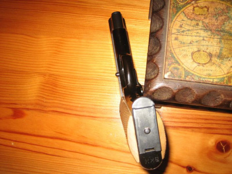 :papa: Hola.  Vendo una pistola modelo Griffon 1911 A1 Combat, 4" de cañón, réplica de la misma Colt, 31