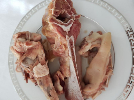 Hoy para comer acelgas hervidas y chuletón de vaca gallega vieja con seis semanas de maduración en cámara 131