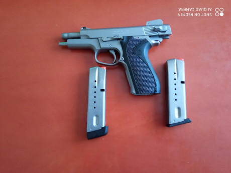 Vendo Pistola S&W modelo 5906 calibre 9pb, 2 cargadores de 15. 4 pulgadas. Inoxidable. Precio 280€ 01