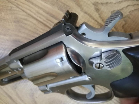 Buenas a todos,
Vendo este revolver SMITH & WESSON modelo 66, calibre 357/38, con cañón de 4". 50