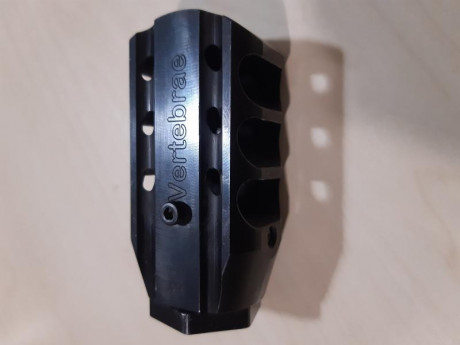 Se vende freno de boca vertebrae calibre .30 con poco uso , paso de rosca 14x1 ,  precio 100 euros, gastos 02