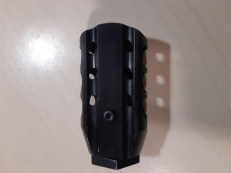 Se vende freno de boca vertebrae calibre .30 con poco uso , paso de rosca 14x1 ,  precio 100 euros, gastos 00