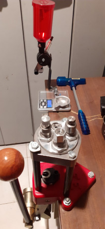 Recarga de 9mm 44 y 45.
Todo el kit de la foto sin casi uso. 700€ Telefono 619-114-347. 01