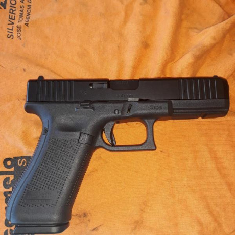 Vendo esta pistola que tiene 2 meses y 15 tiros pegados.la compré el 8/9/2000.no me aclaro con las fotos.si 12