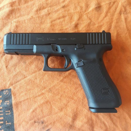 Vendo esta pistola que tiene 2 meses y 15 tiros pegados.la compré el 8/9/2000.no me aclaro con las fotos.si 11