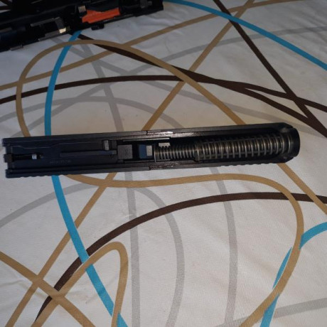 Vendo esta pistola que tiene 2 meses y 15 tiros pegados.la compré el 8/9/2000.no me aclaro con las fotos.si 20