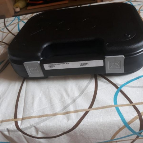 Vendo esta pistola que tiene 2 meses y 15 tiros pegados.la compré el 8/9/2000.no me aclaro con las fotos.si 31