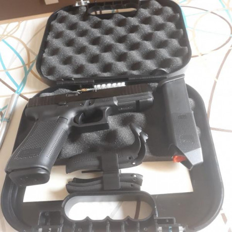 Vendo esta pistola que tiene 2 meses y 15 tiros pegados.la compré el 8/9/2000.no me aclaro con las fotos.si 30