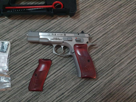 VENDIDA. CERRAR.

Vendo pistola  CZ 75 B New Edition, de enero 2020. 
Calibre 9 mm parabellum. Utilizada 02