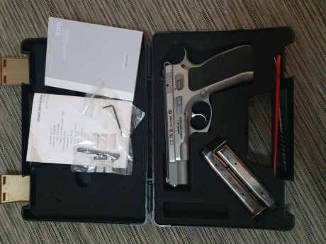 VENDIDA. CERRAR.

Vendo pistola  CZ 75 B New Edition, de enero 2020. 
Calibre 9 mm parabellum. Utilizada 01