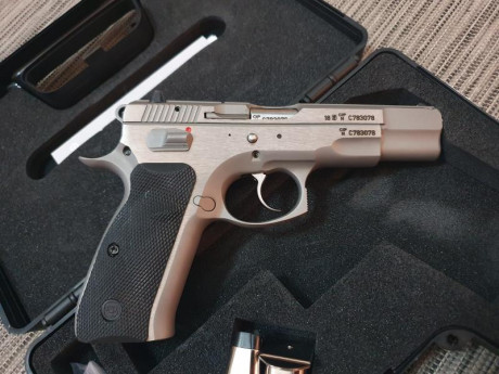 VENDIDA. CERRAR.

Vendo pistola  CZ 75 B New Edition, de enero 2020. 
Calibre 9 mm parabellum. Utilizada 12