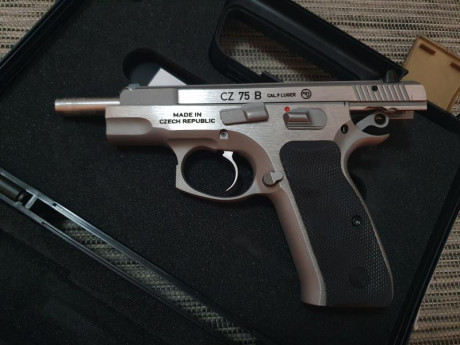 VENDIDA. CERRAR.

Vendo pistola  CZ 75 B New Edition, de enero 2020. 
Calibre 9 mm parabellum. Utilizada 21