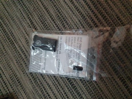 VENDIDA. CERRAR.

Vendo pistola  CZ 75 B New Edition, de enero 2020. 
Calibre 9 mm parabellum. Utilizada 20