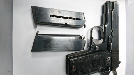 Hola.  Vendo Pistola marca STAR, mod. D, cal. 9 CORTO, con dos cargadores,  estuche de transporte, en 01