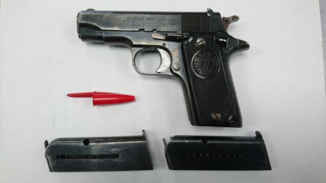 Hola.  Vendo Pistola marca STAR, mod. D, cal. 9 CORTO, con dos cargadores,  estuche de transporte, en 00