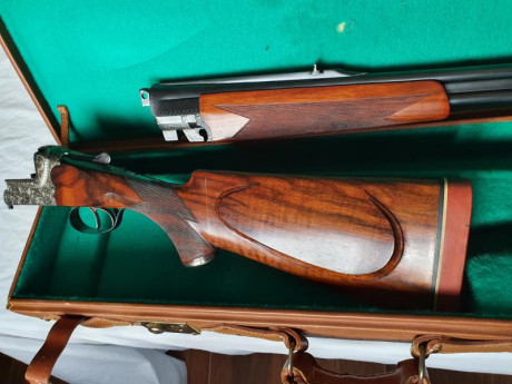 Pongo a la venta un rifle muy especial y creo que puede ser único o existen muy pocos, es un express superpuesto 11