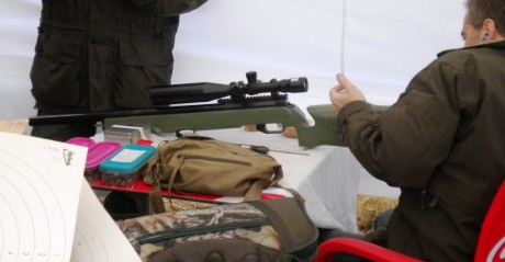Este es el ambiente q se respiraba esta mañana en el destacamento militar de Parga.   
 Habia como unos 11