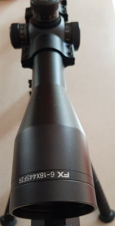 Visor 6-18x44, con corrección de paralaje,  ajuste de dioptrías en el ocular, tubo de 30mm, longitud 335mm, 00