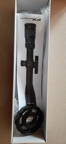 Visor 6-18x44, con corrección de paralaje,  ajuste de dioptrías en el ocular, tubo de 30mm, longitud 335mm, 10