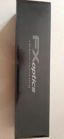 Visor 6-18x44, con corrección de paralaje,  ajuste de dioptrías en el ocular, tubo de 30mm, longitud 335mm, 21