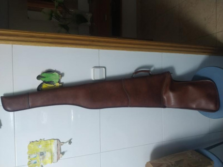 Hola , vendo funda de cuero con interior de piel de Borrego, está en perfecto estado. Mide 124 cm de largo 11