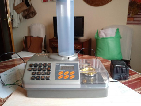 Hola A todos:
Vendo dosificador LYMAN1200DPS Tm..
Muy poco usado,con todos sus elementos y alimentador 00