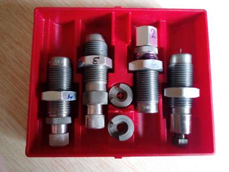 Vendo dies de recarga 9mm pb, estuche con cuatro dies y dos portavainas casi nuevo
interesados llamar 00