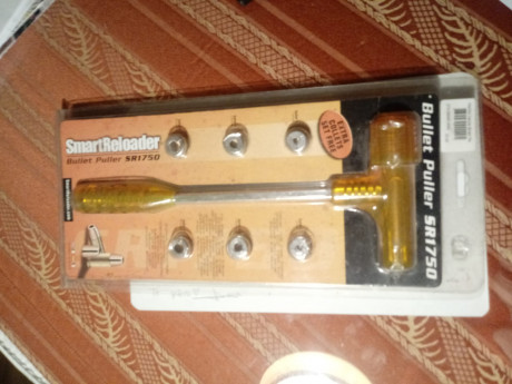 Vendo martillo de inercia para desmontar cartucheria metalica, con seis vocaas para muchos calibres
precio 01