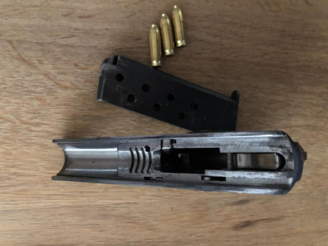 Vendo Astra 400 militar
Calibre 9 largo
Toda ella en su estado de origen, no repavonada.
No tiene juego 50