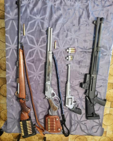 Vendo revólver S&W calibre .460 Performance, poco uso
Permite disparar cartuchos .410, cartuchos .45 01