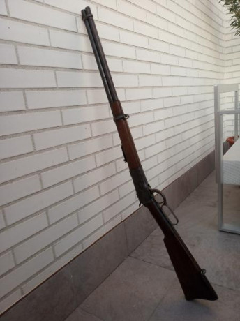 Hola 
Vendo este rifle por 300€, no negociables, más gastos si fuese necesario. Pese a que tiene sus años, 01