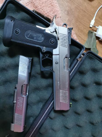 Vendo mi pistola de sps calibres, 2 carros independientes,,2 cargadores de cada calibre
1000 euros, atiendo 02