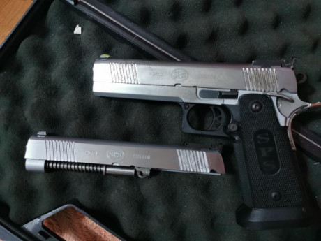 Vendo mi pistola de sps calibres, 2 carros independientes,,2 cargadores de cada calibre
1000 euros, atiendo 01