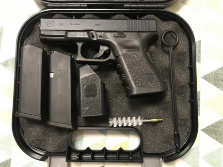 Hola, por cambio de arma a compactas quiero vender 2 Glock 19 en un estado excepcional con apenas 4-5 01