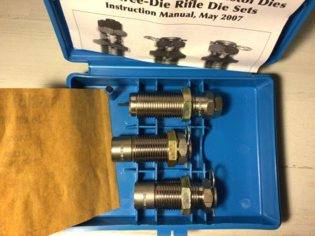 Se venden Dies del calibre .44 mag para Dillon xl 650/750. Nunca usados.

Precio 50 euros.  Envio a cargo 00