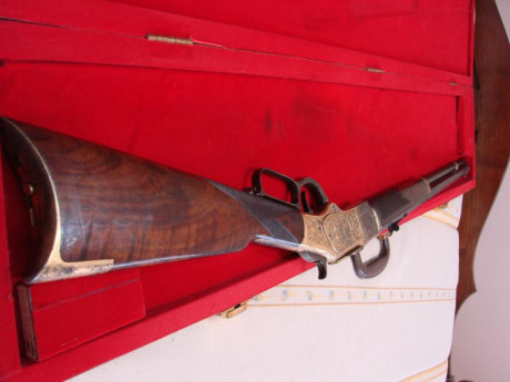 Vendo este Winchester 45/40 modelo 1873 fabricado en 1866, edición de lujo, del que se produjeron 14.000 01