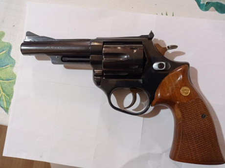 Busco revolver de 6 pulgadas calibre 32 S&W long, para competir en la modalidad de Fuego Central 21