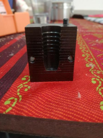 Vendo otra turquesa que no utilizo hace años y para la que ya no tengo arma.Es una Lyman de calibre 451 00