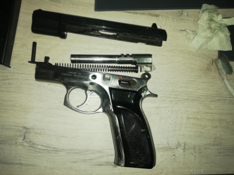 Vuelve a la venta pistola cz 75 b con caja original y 2 cargadores 180 euros más portes lfno 634450129 12