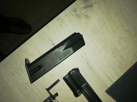 Vuelve a la venta pistola cz 75 b con caja original y 2 cargadores 180 euros más portes lfno 634450129 11