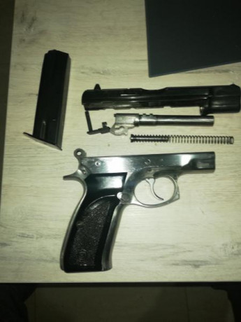 Vuelve a la venta pistola cz 75 b con caja original y 2 cargadores 180 euros más portes lfno 634450129 10