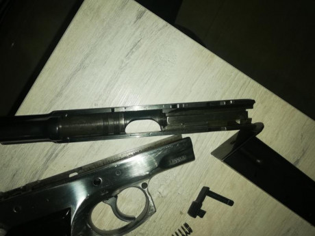 Vuelve a la venta pistola cz 75 b con caja original y 2 cargadores 180 euros más portes lfno 634450129 22