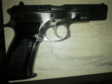Vuelve a la venta pistola cz 75 b con caja original y 2 cargadores 180 euros más portes lfno 634450129 32