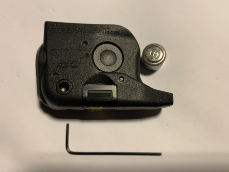 Se vende o cambia por una similar para Glock 17-19 , de led y con láser y de calidad y marca similar. 02