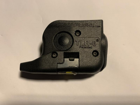 Se vende o cambia por una similar para Glock 17-19 , de led y con láser y de calidad y marca similar. 01