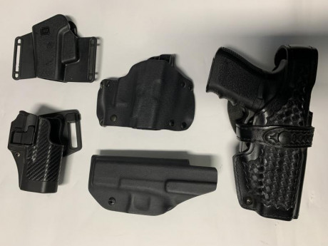 Tienen puestos los precio en las fotos junto a cada funda. 00