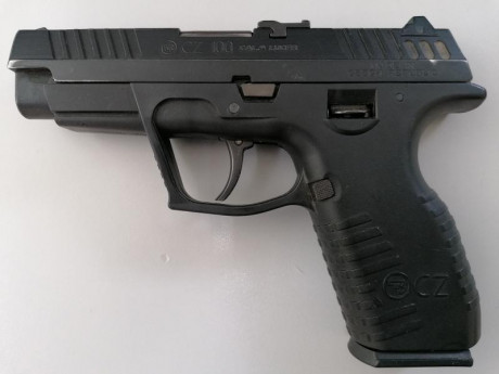 Vendo Pistola CZ modelo 100 calibre 9 luger con 2 cargadores. 300€ portes incluidos si hubiera que mandar. 00