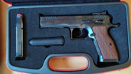 Se vende Tanfoglio Stock III. Con caja original y funda de transporte.
Precio 700 euros. 00